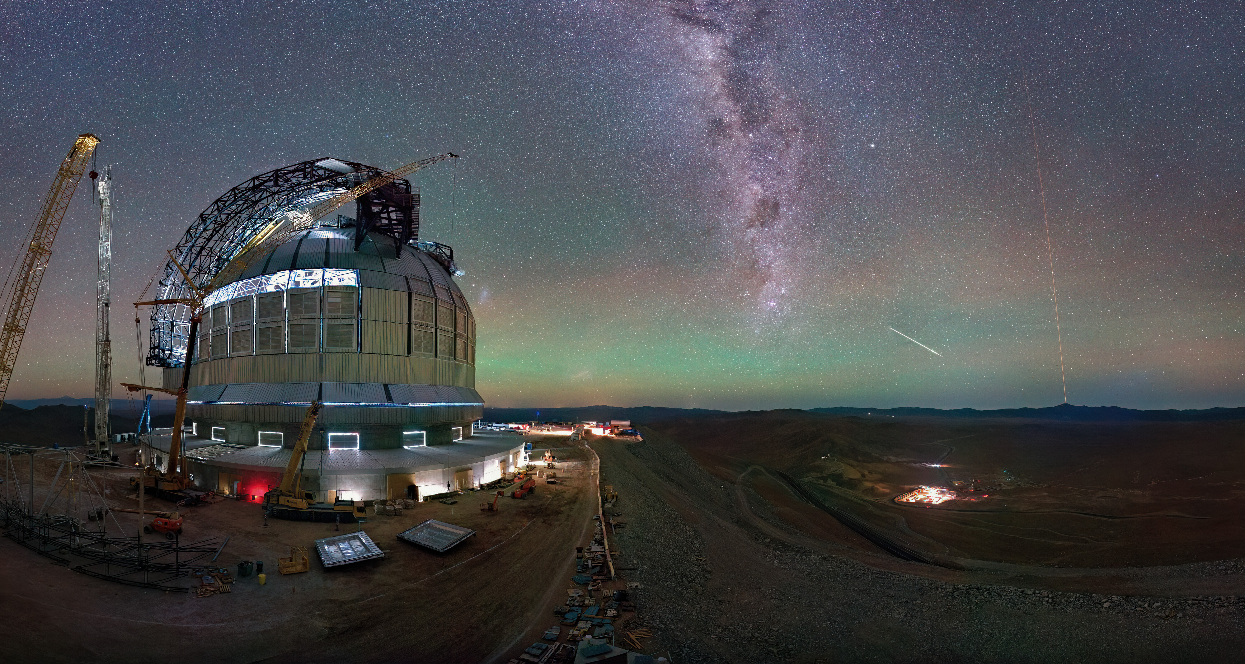 The ELT being built in the desert of Chile, behind the construction site you can see a sky filled with stars.